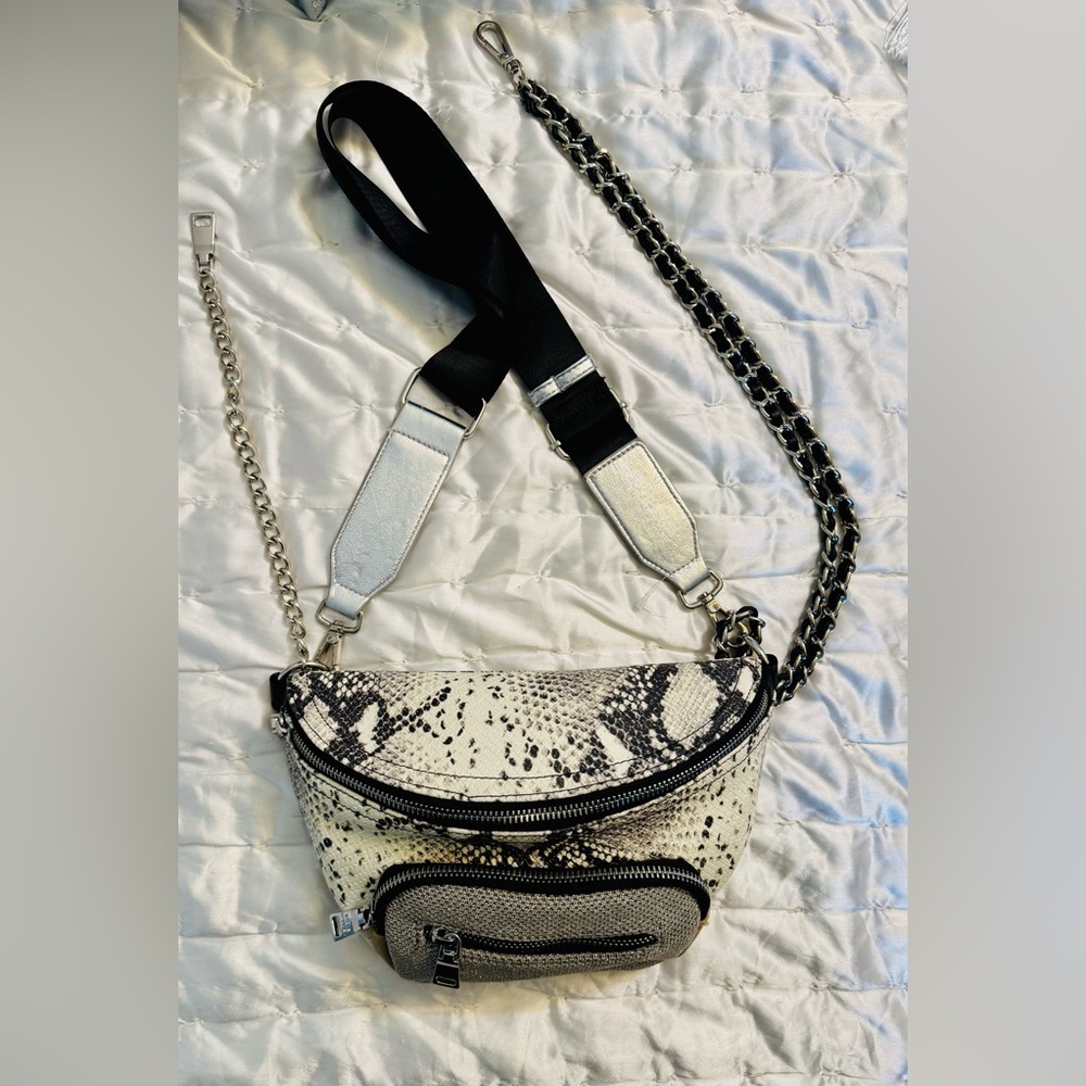 Steve Madden Snake Print Shoulder / Belt Bag in Black and Cream NWOT - Picture 4 of 15